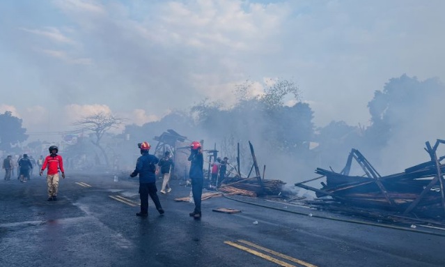 Sebanyak 11 unit pemadam diturunkan padamkan kebakaran di Tajur Bogor Sebanyak 11 unit pemadam diturunkan padamkan kebakaran di Tajur Bogor
