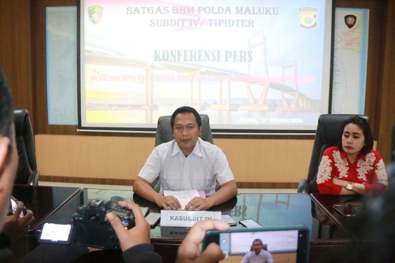 Polda Maluku tetapkan 2 tersangka kasus penimbunan 3,4 ton BBM Polda Maluku tetapkan 2 tersangka kasus penimbunan 3,4 ton BBM