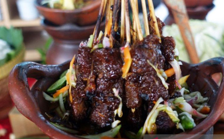 Sate dan rawon jadi andalan Indonesia di pameran Riyadh Season Sate dan rawon jadi andalan Indonesia di pameran Riyadh Season