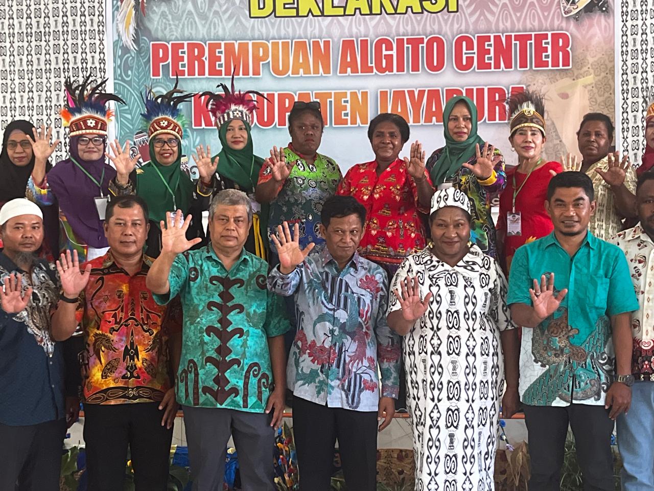 Ratusan ibu-ibu di Kabupaten Jayapura kompak pakai batik deklarasi Perempuan Algito Center 