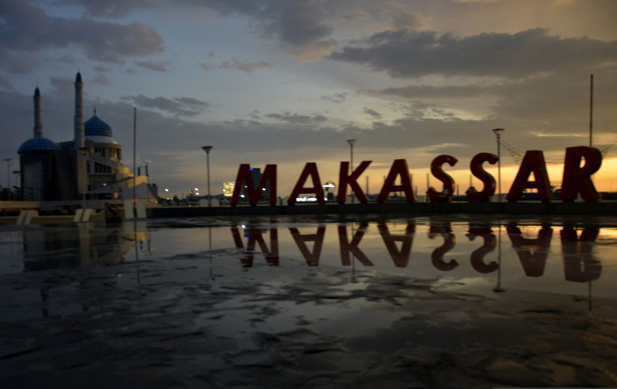 13 Oktober 1999: B.J. Habibie resmi kembalikan nama Makassar 13 Oktober 1999: B.J. Habibie resmi kembalikan nama Makassar