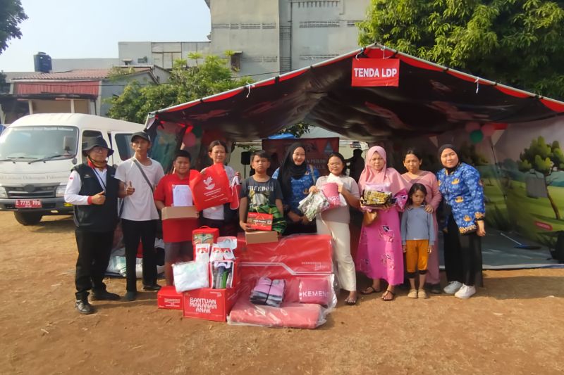Kemensos salurkan bantuan Rp209 Juta untuk korban kebakaran Tambora Kemensos salurkan bantuan Rp209 Juta untuk korban kebakaran Tambora