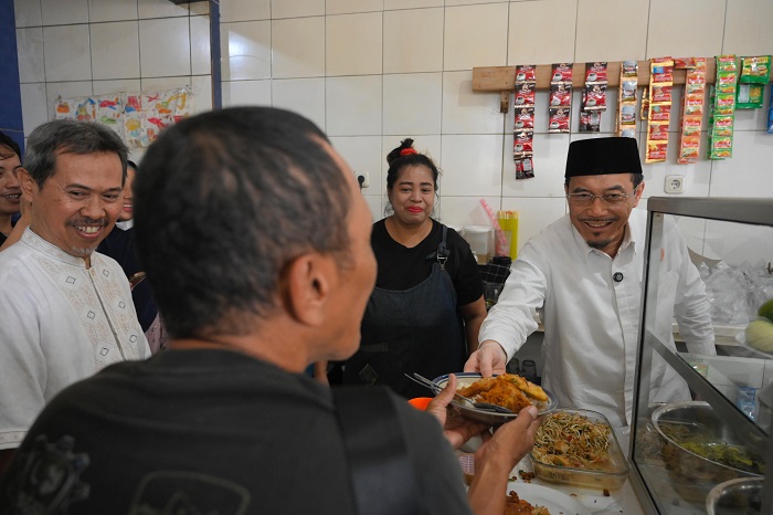 Masyarakat di Jatinegara jelang debat kedua Pilkada Jakarta Masyarakat di Jatinegara jelang debat kedua Pilkada Jakarta
