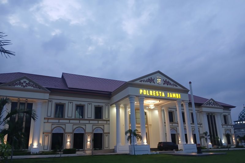 Polresta Jambi tetapkan lima tersangka pelaku perundungan siswi SMP Polresta Jambi tetapkan lima tersangka pelaku perundungan siswi SMP
