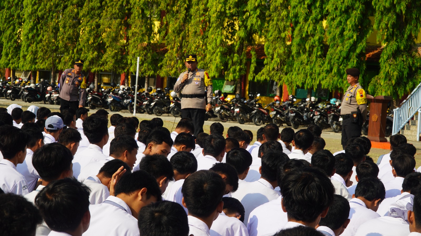 Kapolres Tegal ajak pelajar SMK 2 Slawi hindari tawuran dan narkoba Kapolres Tegal ajak pelajar SMK 2 Slawi hindari tawuran dan narkoba