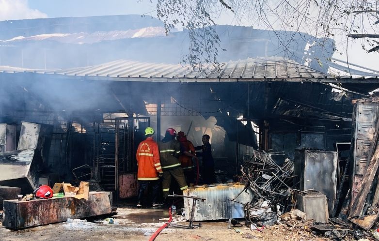 Toko reparasi alat kantor di Bogor kebakaran, kerugian ratusan juta Toko reparasi alat kantor di Bogor kebakaran, kerugian ratusan juta