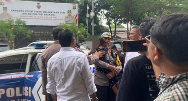Anak yang menjadi korban penyanderaan di Pejaten tak alami luka serius Anak yang menjadi korban penyanderaan di Pejaten tak alami luka serius