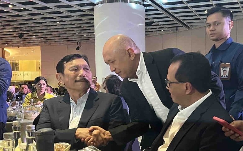 Luhut ungkap semangat kerja Menhub Budi Karya meski terkena COVID-19 Luhut ungkap semangat kerja Menhub Budi Karya meski terkena COVID-19