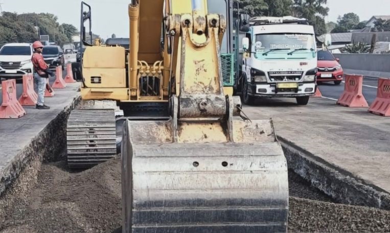 Jasamarga rekonstruksi jembatan di Tol Jakarta-Cikampek Jasamarga rekonstruksi jembatan di Tol Jakarta-Cikampek