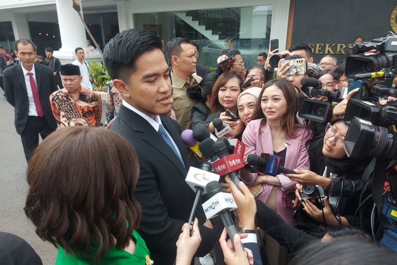 Kaesang hadiri pelantikan tiga kadernya sebagai menteri dan wamen Kaesang hadiri pelantikan tiga kadernya sebagai menteri dan wamen