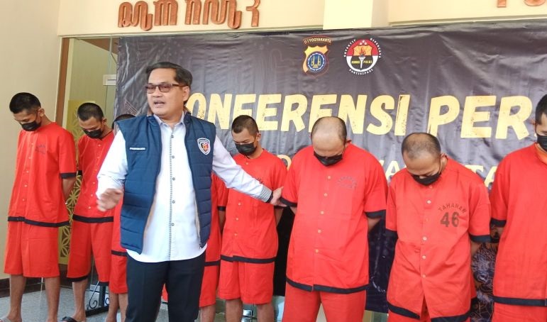 Polisi tangkap 10 tersangka perampokan Kantor Damkar Sleman Polisi tangkap 10 tersangka perampokan Kantor Damkar Sleman
