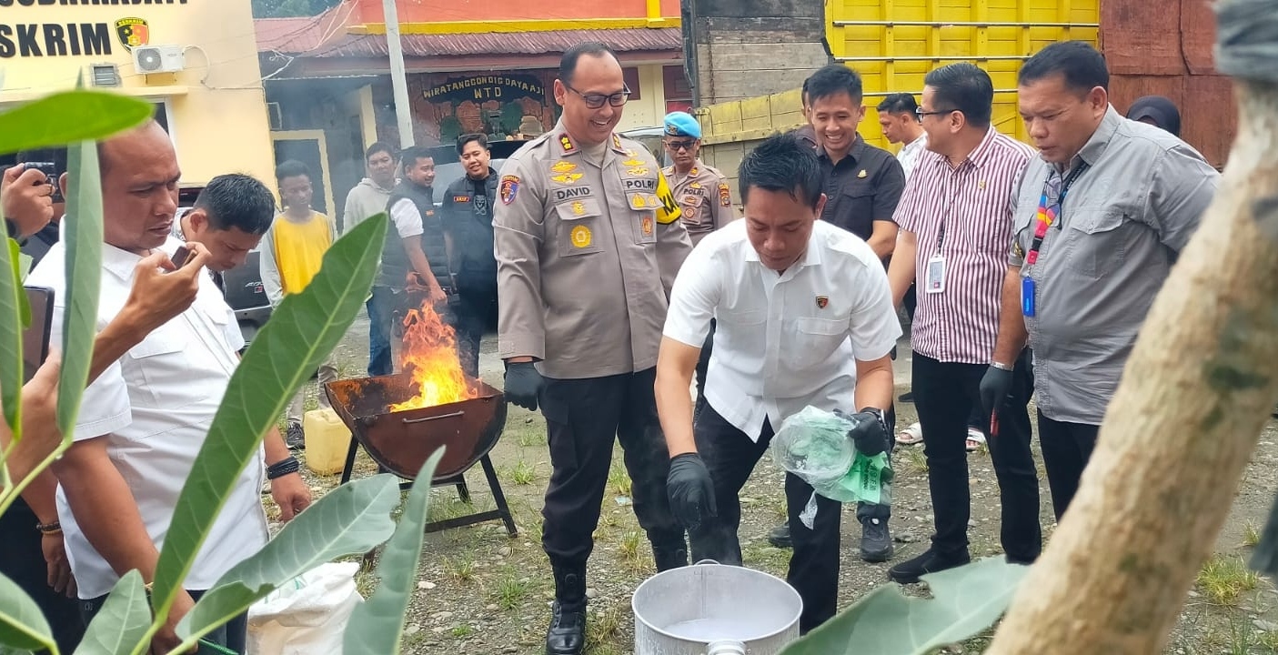 Polres Langkat musnahkan 21 kilogram barang bukti sabu Polres Langkat musnahkan 21 kilogram barang bukti sabu
