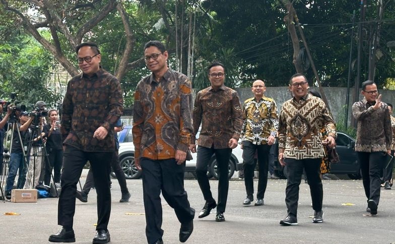 Rombongan calon wamen tiba di rumah Prabowo Subianto