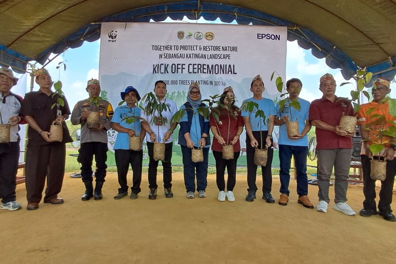 WWF Indonesia dan Epson tanam pohon di hutan seluas 300 hektare WWF Indonesia dan Epson tanam pohon di hutan seluas 300 hektare