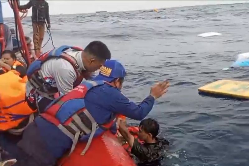 Gulkarmat evakuasi 29 penumpang kapal bocor ke RSUD Pulau Pramuka Gulkarmat evakuasi 29 penumpang kapal bocor ke RSUD Pulau Pramuka