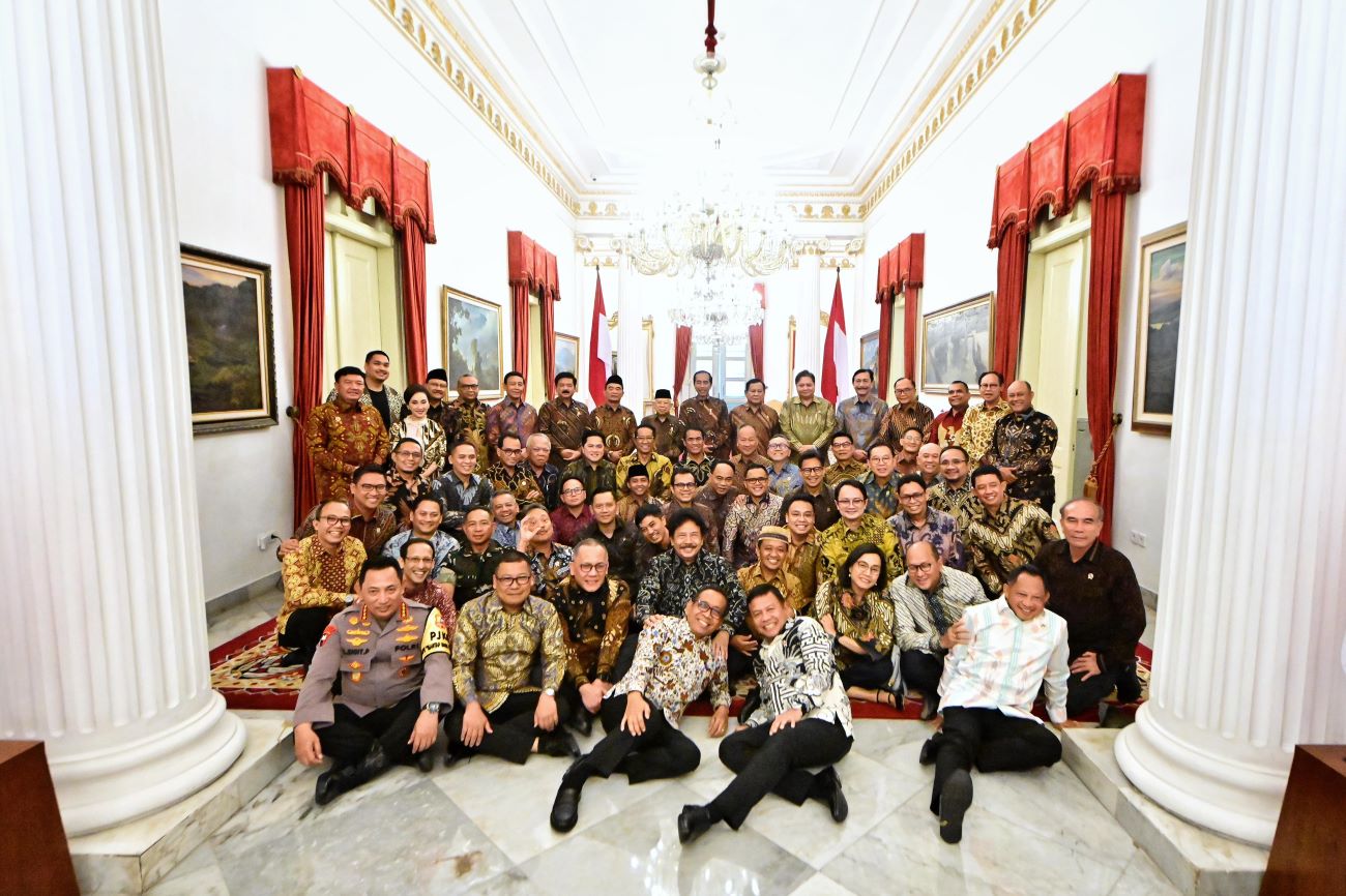 Terharu, Jokowi santap siang perpisahan bersama para menteri Terharu, Jokowi santap siang perpisahan bersama para menteri
