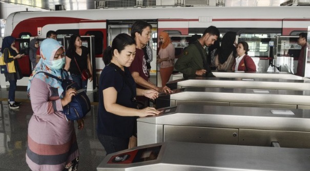 Naik Transjakarta-MRT dan LRT hanya Rp1 dalam rangka HUT Ke-79 TNI Naik Transjakarta-MRT dan LRT hanya Rp1 dalam rangka HUT Ke-79 TNI