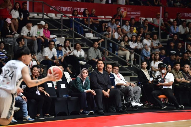 Menpora Dito larut dalam laga final IBL All Indonesian 2024 Menpora Dito larut dalam laga final IBL All Indonesian 2024