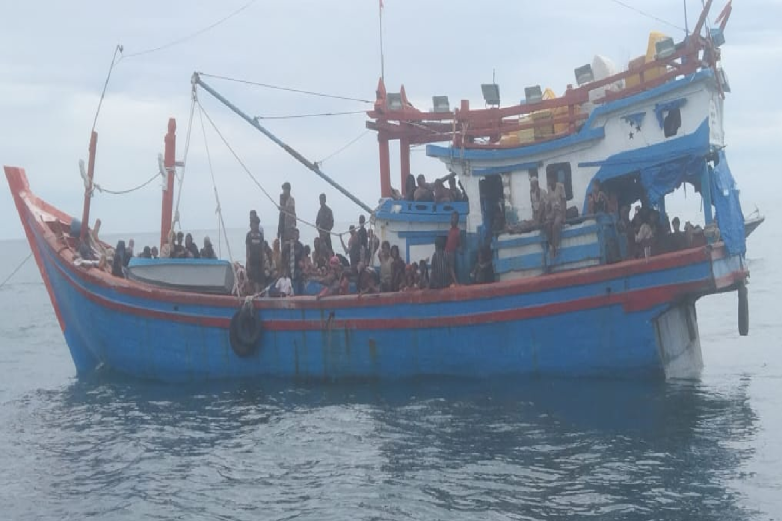 Kapal ditumpangi imigran Rohingya diduga milik warga lokal Kapal ditumpangi imigran Rohingya diduga milik warga lokal
