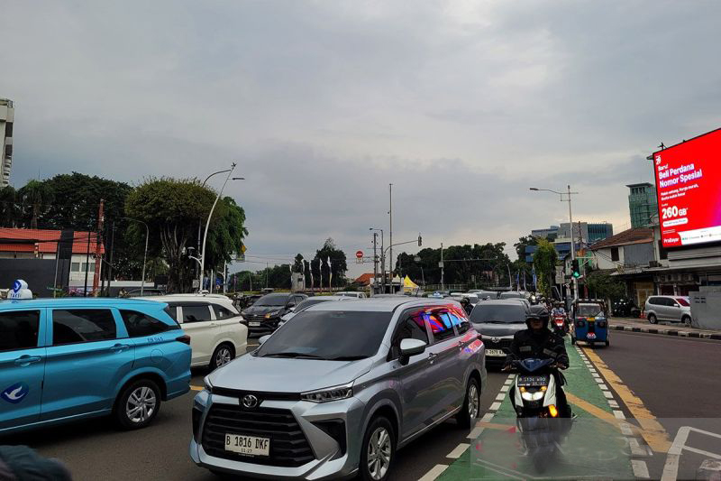 BMKG prakirakan sebagian besar wilayah DKI Jakarta berawan pada Selasa