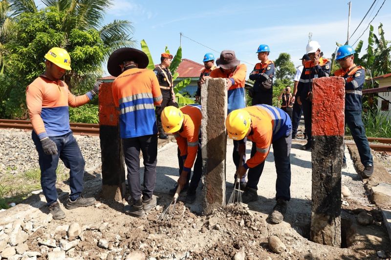 KAI tutup 7 perlintasan sebidang di sejumlah lokasi di Sumatera Utara KAI tutup 7 perlintasan sebidang di sejumlah lokasi di Sumatera Utara