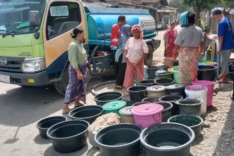 Empat daerah di NTB berada pada level awas kekeringan Empat daerah di NTB berada pada level awas kekeringan