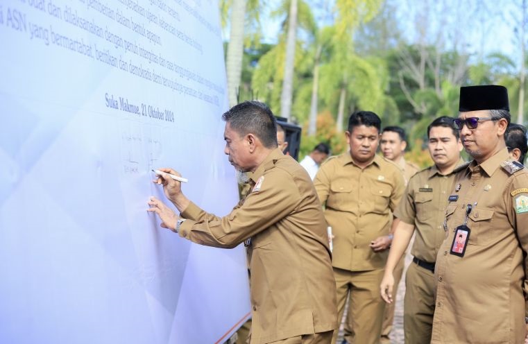 Ribuan ASN di Nagan Raya teken pakta integritas Pilkada 2024 Ribuan ASN di Nagan Raya teken pakta integritas Pilkada 2024