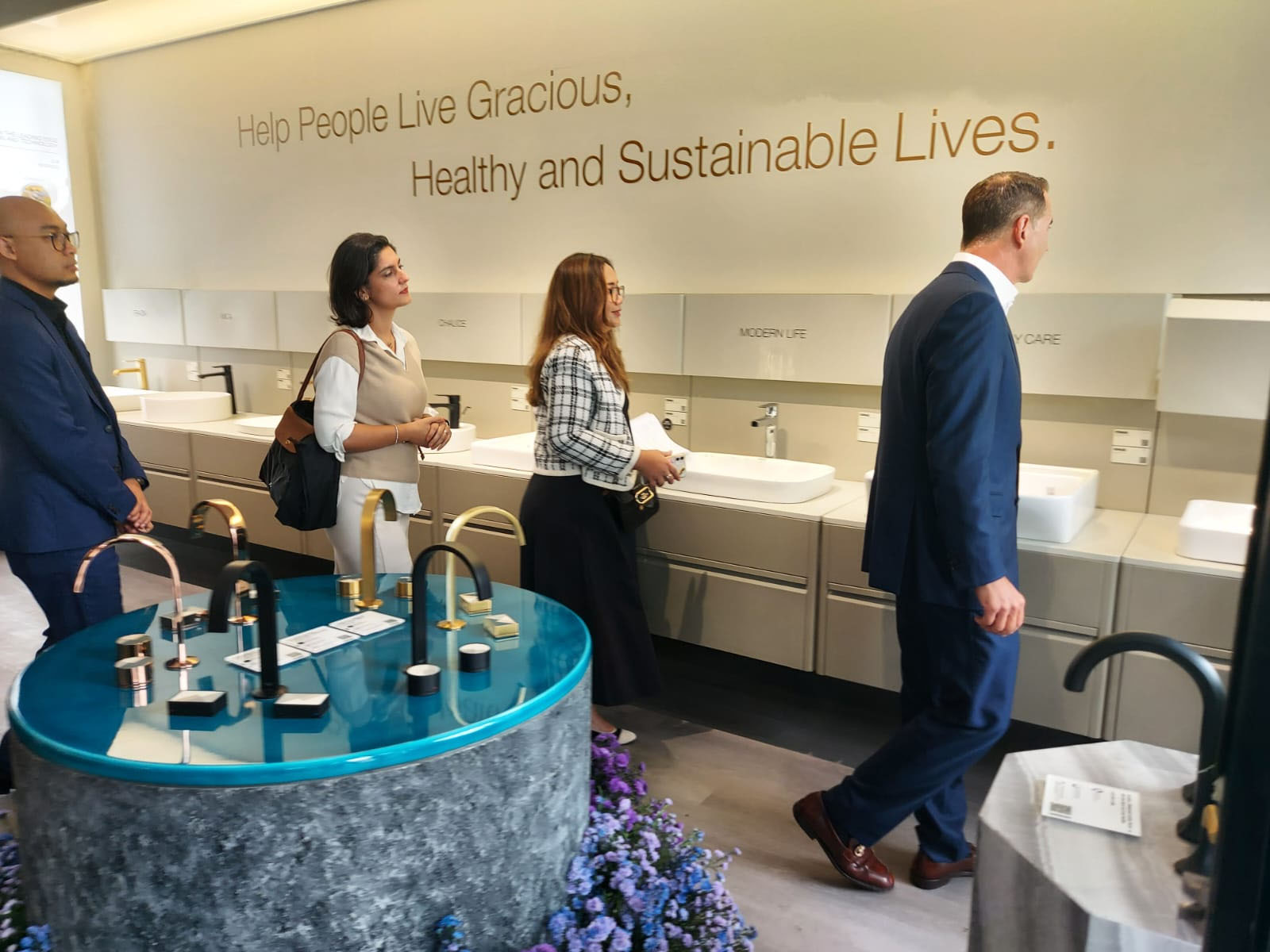KOHLER® memberikan akses lebih mudah nikmati gracious living KOHLER® memberikan akses lebih mudah nikmati gracious living