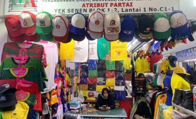 Pusat atribut kampanye di Senen masih sepi Pusat atribut kampanye di Senen masih sepi