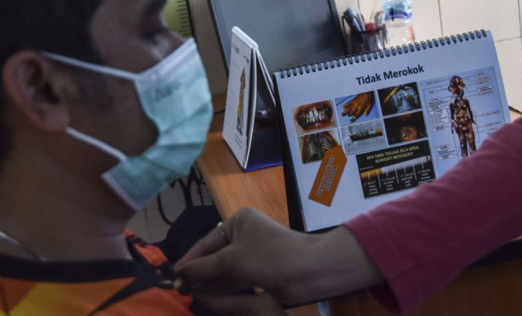 Kenaikan harga rokok selamatkan kelas menengah bawah Indonesia Kenaikan harga rokok selamatkan kelas menengah bawah Indonesia
