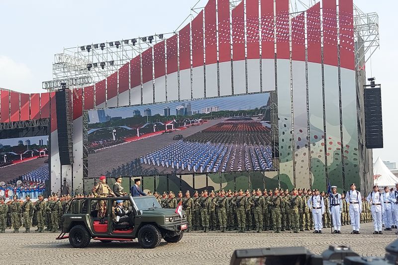 Presiden Jokowi pimpin Upacara Peringatan HUT TNI ke-79 di Monas Presiden Jokowi pimpin Upacara Peringatan HUT TNI ke-79 di Monas