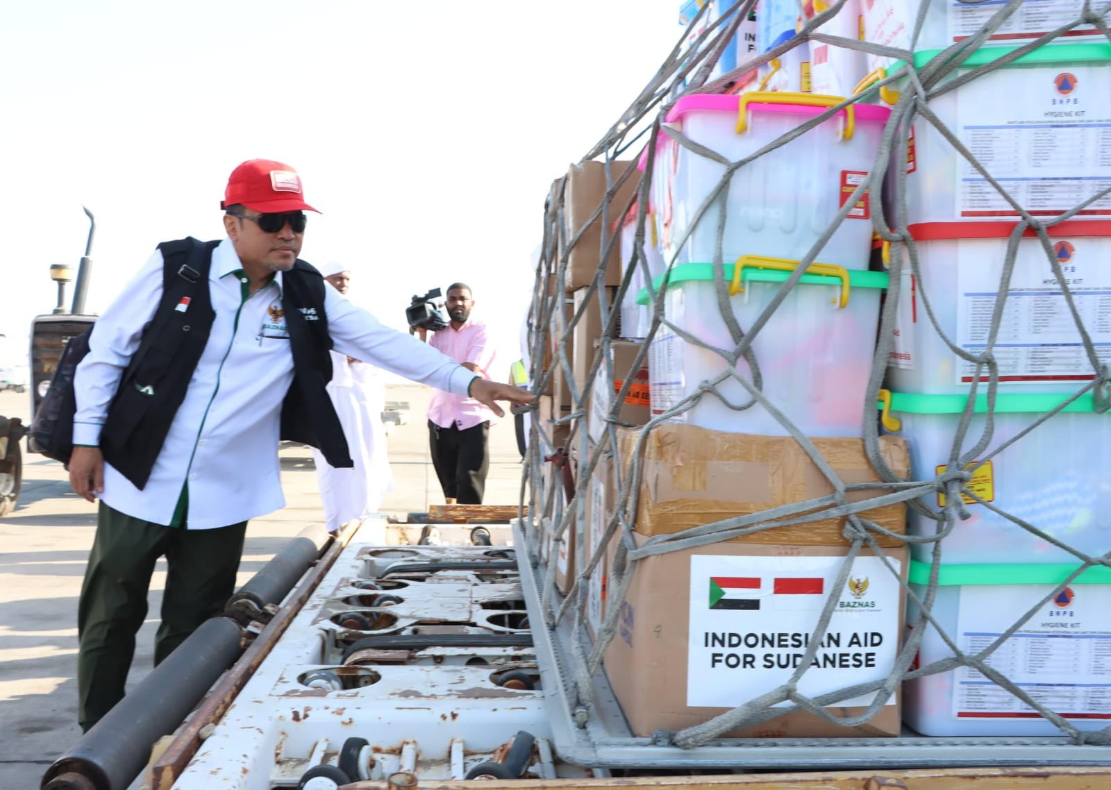 Bantuan kemanusiaan BAZNAS tiba di Port Sudan Bantuan kemanusiaan BAZNAS tiba di Port Sudan