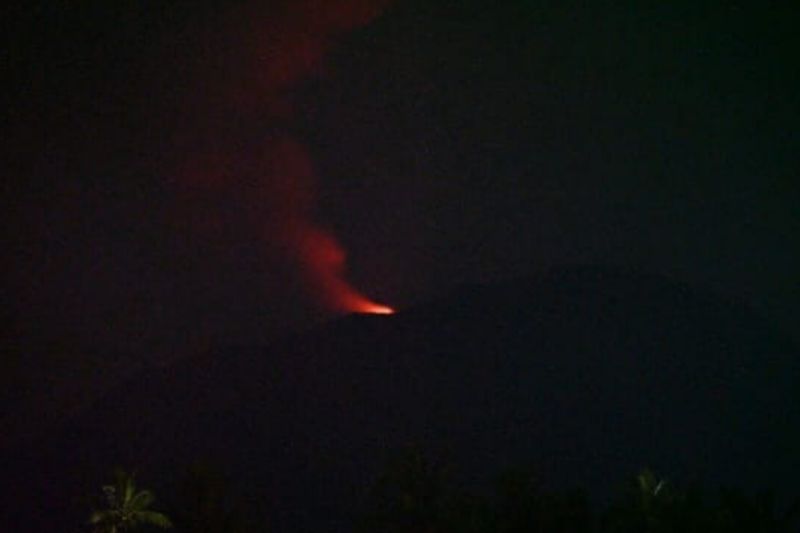 Gunung Ibu di Halmahera Barat kembali erupsi Gunung Ibu di Halmahera Barat kembali erupsi