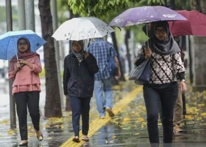DKI diperkirakan hujan ringan hingga petir pada Rabu sore sampai malam
