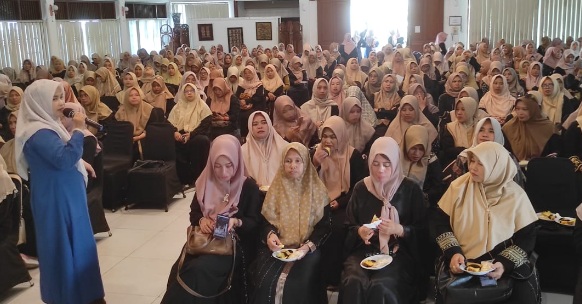 Ratusan emak-emak Jelita Kedu kumpul di Magelang siap menangkan Luthfi-Yasin Ratusan emak-emak Jelita Kedu kumpul di Magelang siap menangkan Luthfi-Yasin