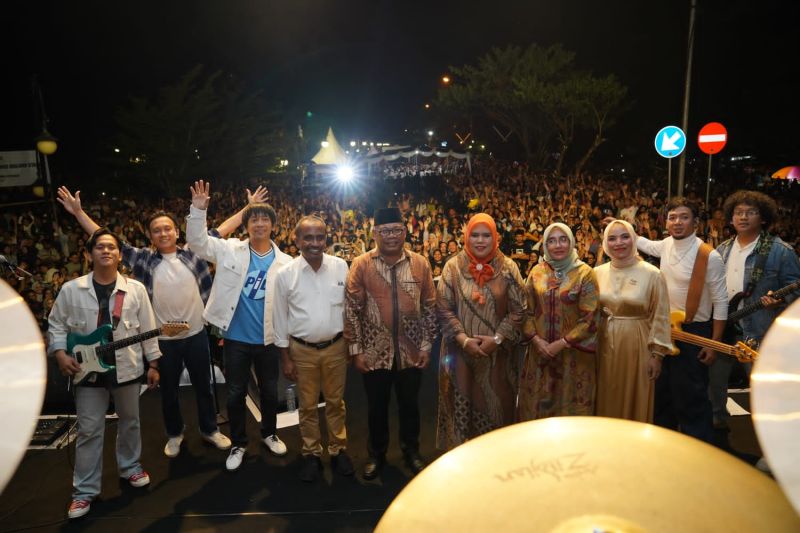 Dmasiv meriahkan malam puncak Festival Literasi Maluku Utara