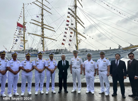 Kapal layar KRI Bima Suci sandar di Jepang untuk misi persahabatan Kapal layar KRI Bima Suci sandar di Jepang untuk misi persahabatan