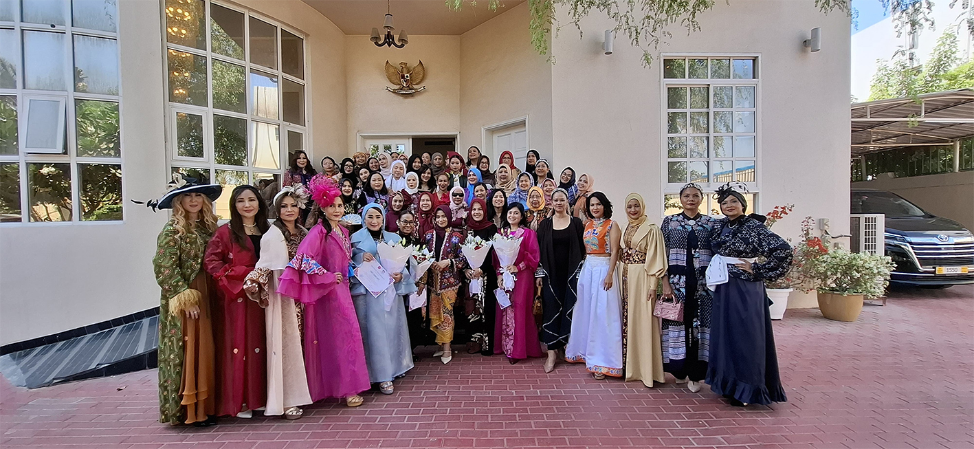 DWP KJRI Dubai gelar peragaan busana batik bersama desainer Indonesia yang tinggal di Dubai DWP KJRI Dubai gelar peragaan busana batik bersama desainer Indonesia yang tinggal di Dubai