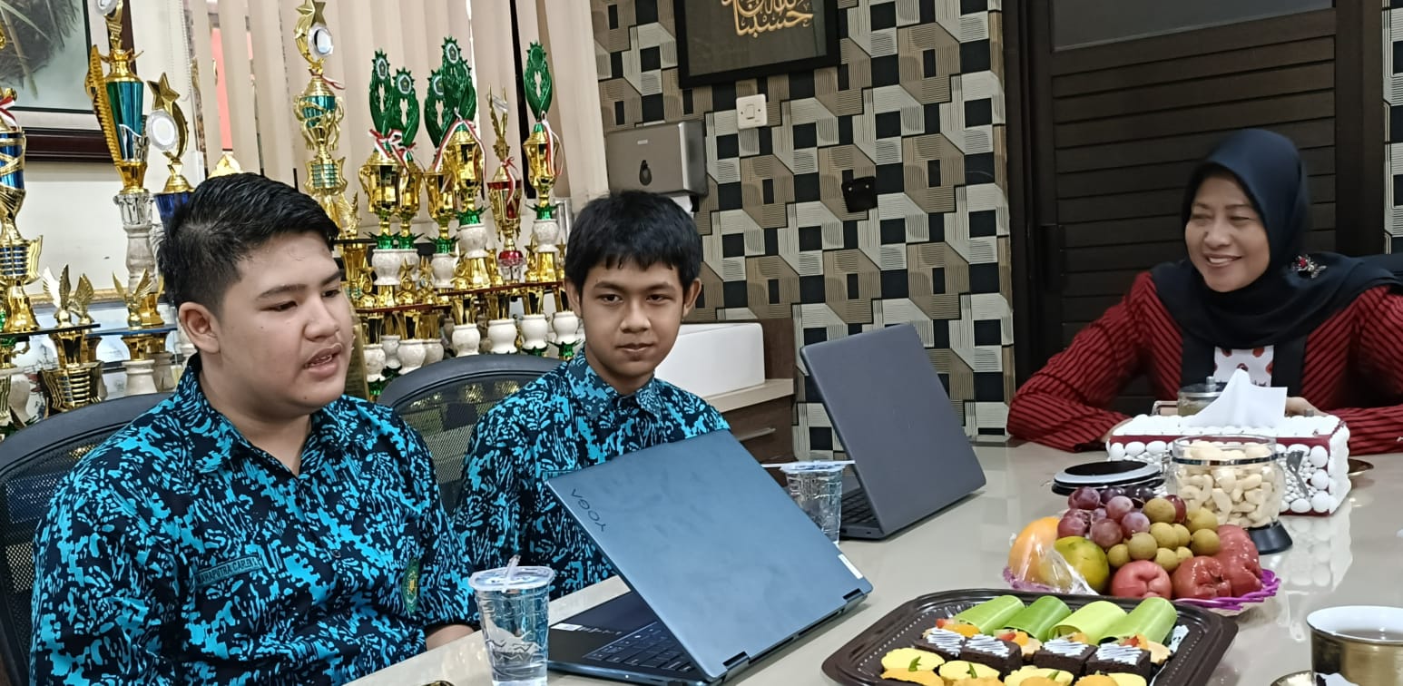 Dua pelajar MTsN 1 Kota Malang ciptakan aplikasi anti pinjol Dua pelajar MTsN 1 Kota Malang ciptakan aplikasi anti pinjol