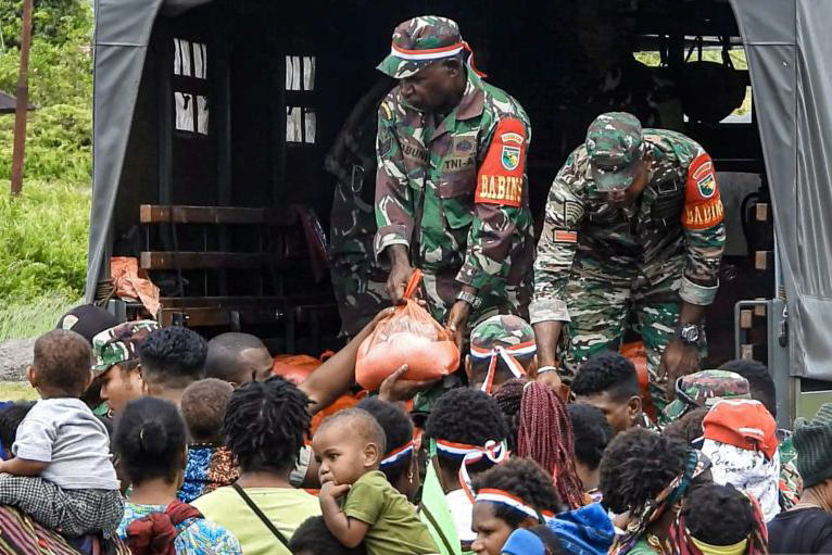 79 tahun TNI perkuat pertahanan tanpa laras panjang 79 tahun TNI perkuat pertahanan tanpa laras panjang