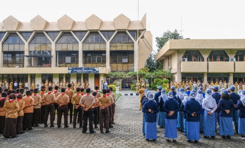 Pegawai hingga pelajar ikuti upacara Hari Sumpah Pemuda ke-96 di Pemkot Magelang Pegawai hingga pelajar ikuti upacara Hari Sumpah Pemuda ke-96 di Pemkot Magelang