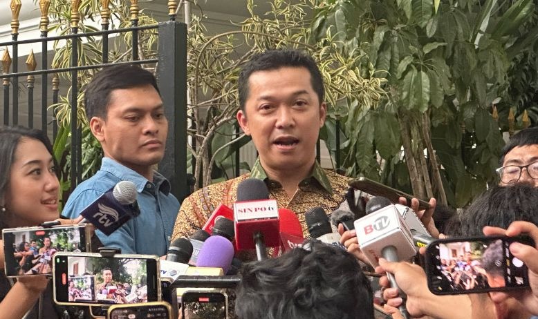 Taufik Hidayat membicarakan olah raga bersama Prabowo Taufik Hidayat membicarakan olah raga bersama Prabowo