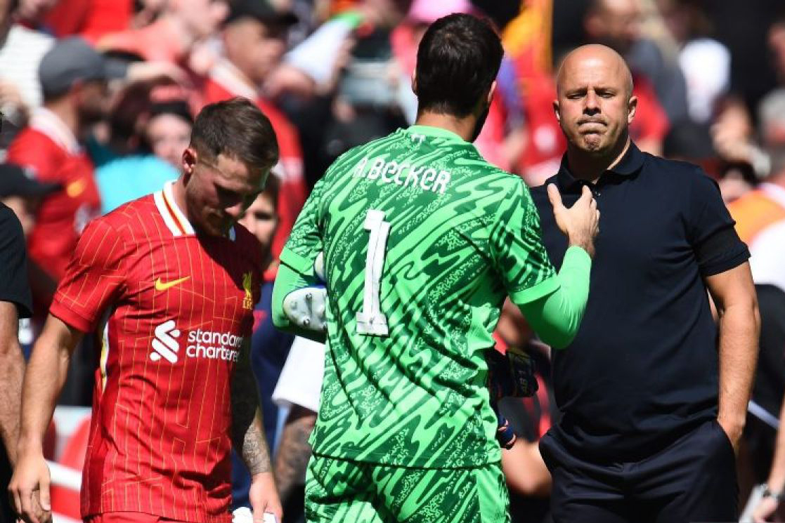 Pelatih sebut Alisson mungkin absen lama karena cedera Pelatih sebut Alisson mungkin absen lama karena cedera