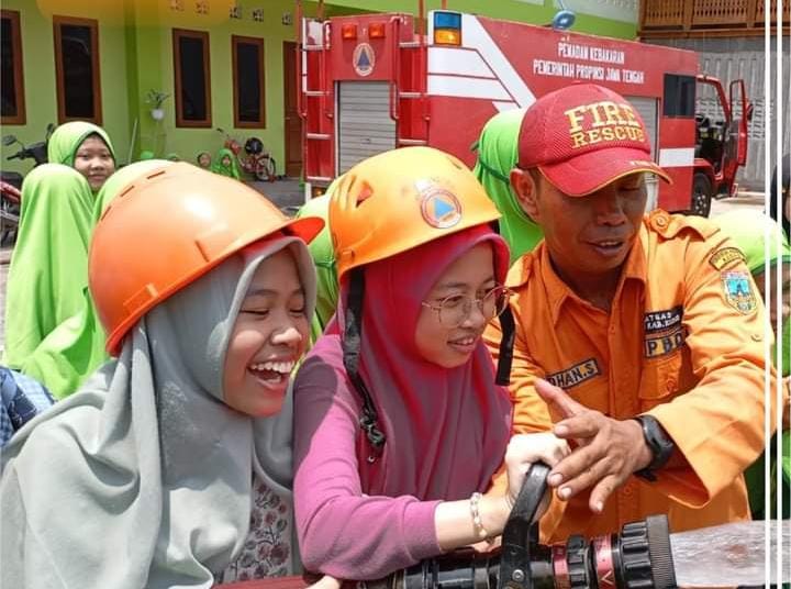 BPBD Kudus ajak santri sadar bencana BPBD Kudus ajak santri sadar bencana
