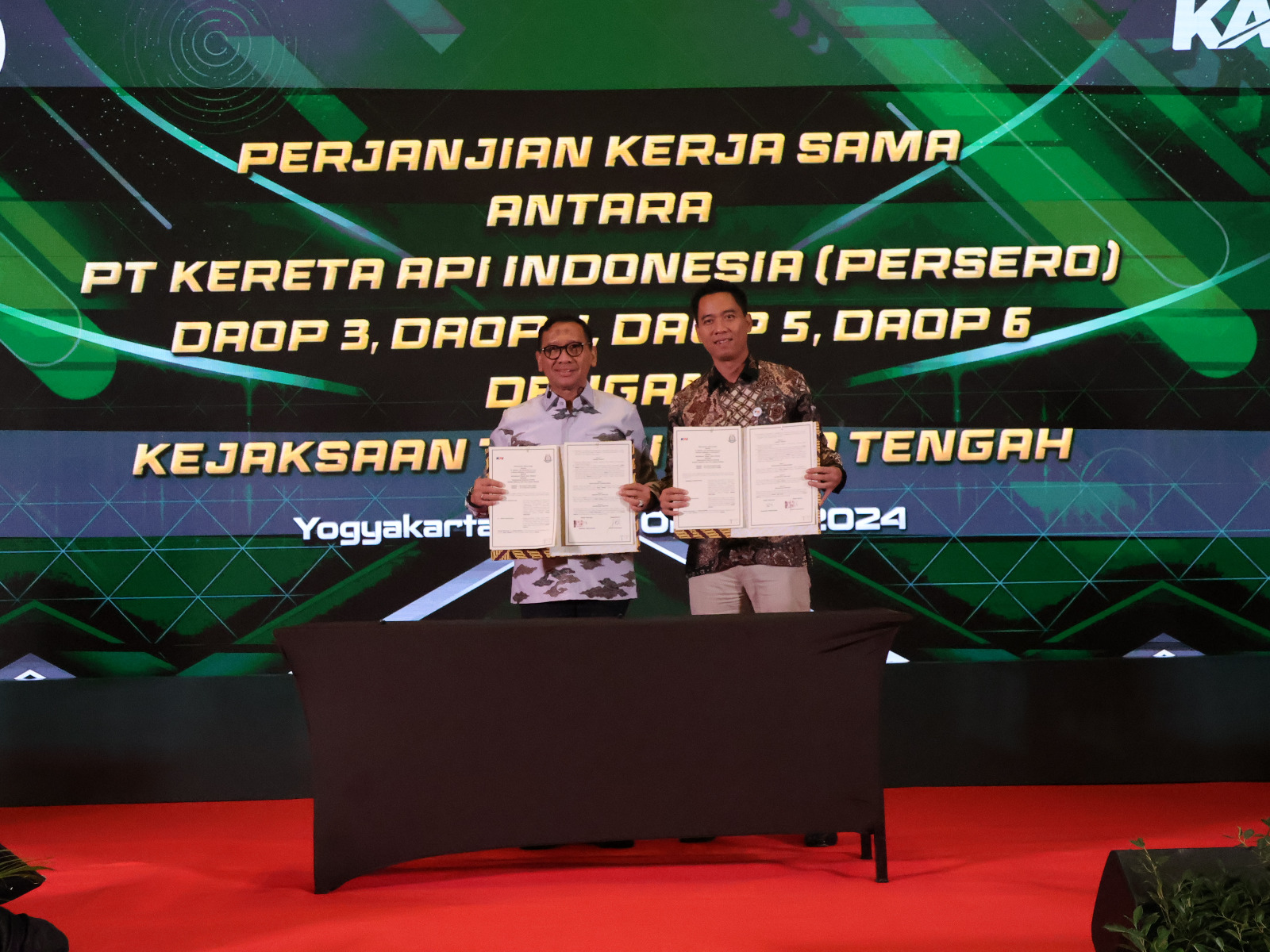 KAI - Kejati Jateng teken kerjasama masalah hukum perdata dan tata usaha negara KAI - Kejati Jateng teken kerjasama masalah hukum perdata dan tata usaha negara