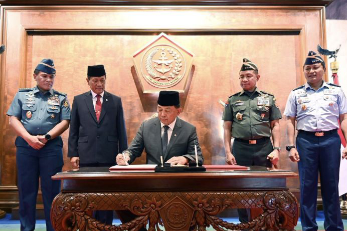 Sambangi Mabes TNI, Menhan Sjafrie tekankan pentingnya jiwa korsa Sambangi Mabes TNI, Menhan Sjafrie tekankan pentingnya jiwa korsa