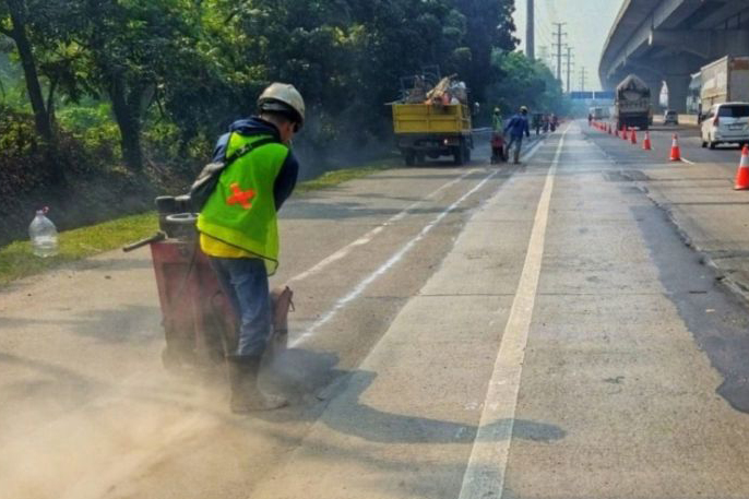 Jasamarga rekonstruksi Km 26 Tol Japek arah Jakarta Jasamarga rekonstruksi Km 26 Tol Japek arah Jakarta