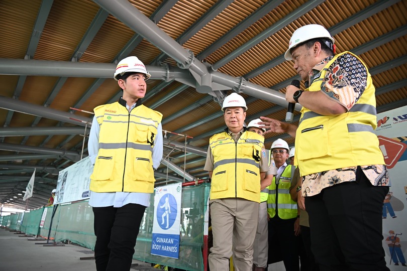 Gibran Rakabuming tinjau Proyek LRT Fase 1B
