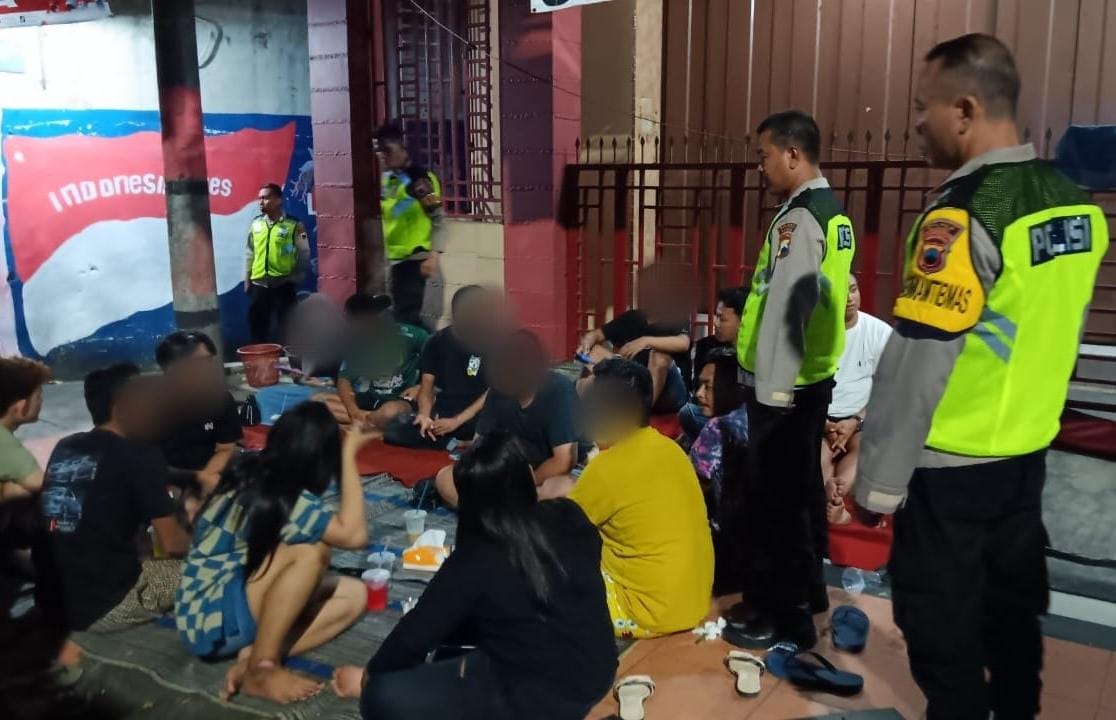 Polres Kudus amankan 9 remaja pesta miras di warung angkringan, 2 diantaranya perempuan Polres Kudus amankan 9 remaja pesta miras di warung angkringan, 2 diantaranya perempuan
