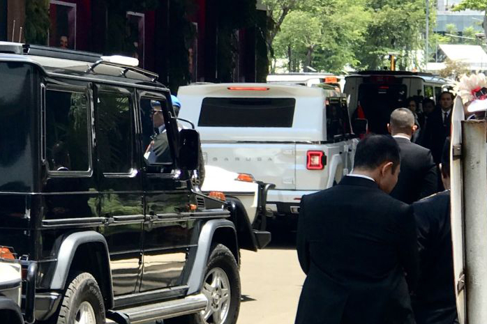 Prabowo naik MV3 Garuda buatan Pindad lanjutkan perjalanan ke Istana Prabowo naik MV3 Garuda buatan Pindad lanjutkan perjalanan ke Istana